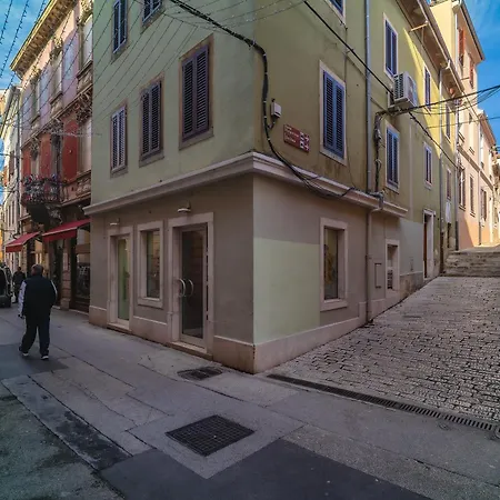 Arta Center Ii - With Private Parking 公寓