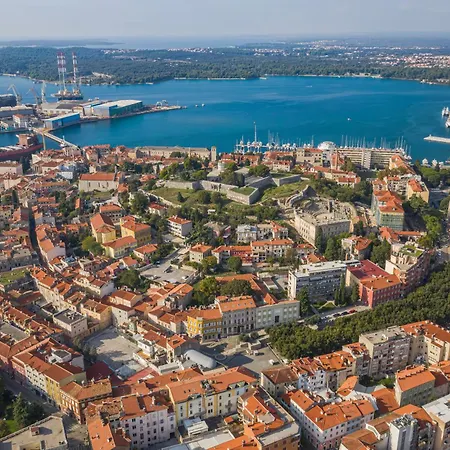 Arta Center Ii - With Private Parking 公寓 *