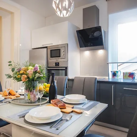 Arta Center Ii - With Private Parking 普拉