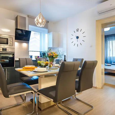 Arta Center Ii - With Private Parking